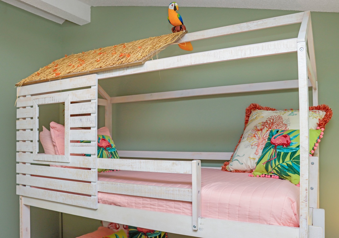 Bedroom 4 - Tiki Hut Top Bunk Bed