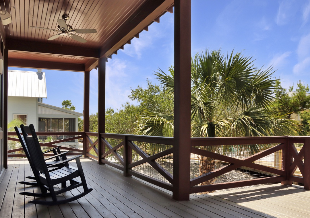 Front Porch with View onto Boardwalk