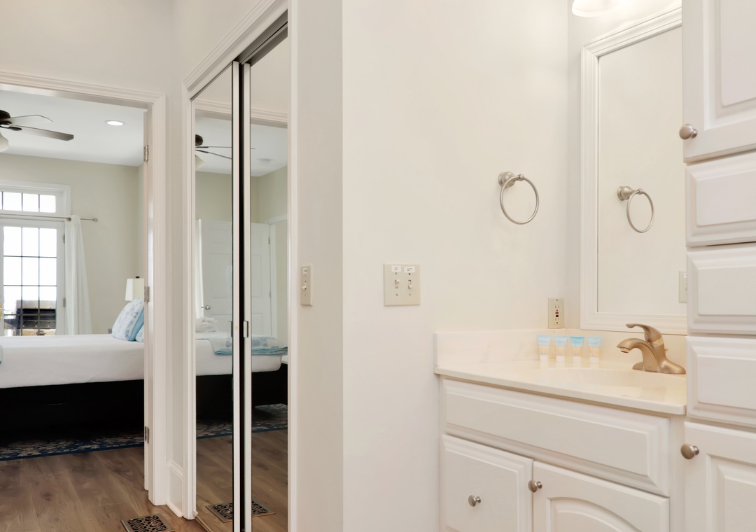 Bedroom 1 - Large Master Bathroom