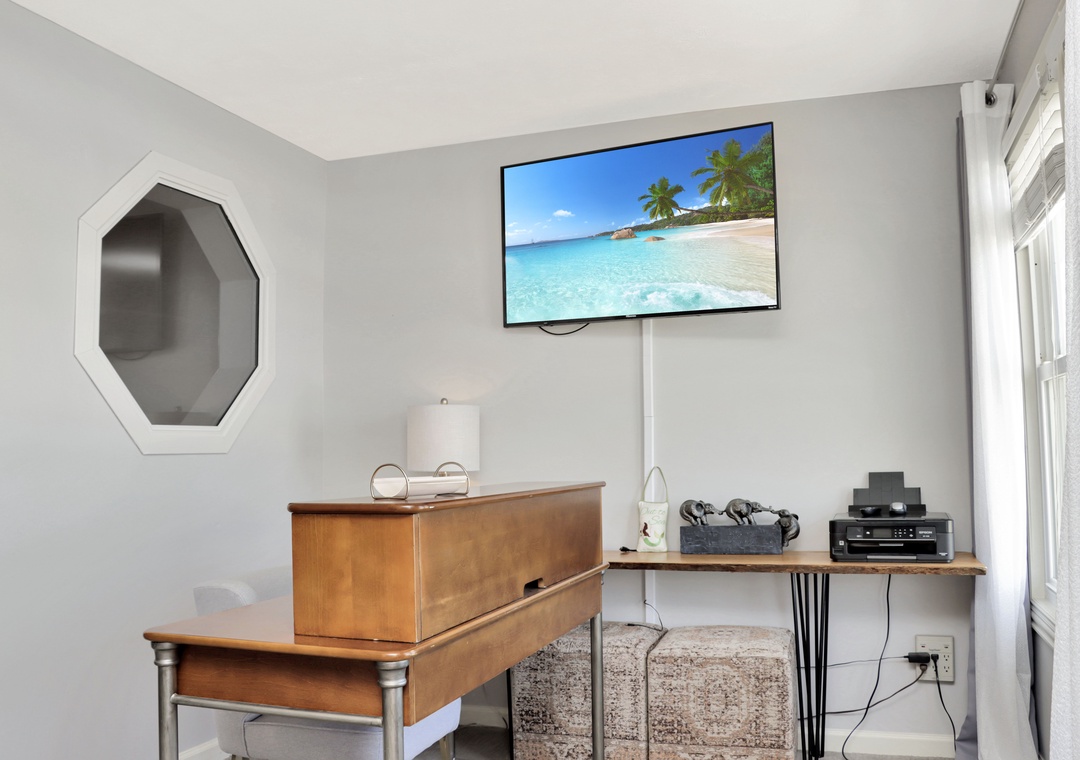 Bedroom 3 - Office with Workspace and TV