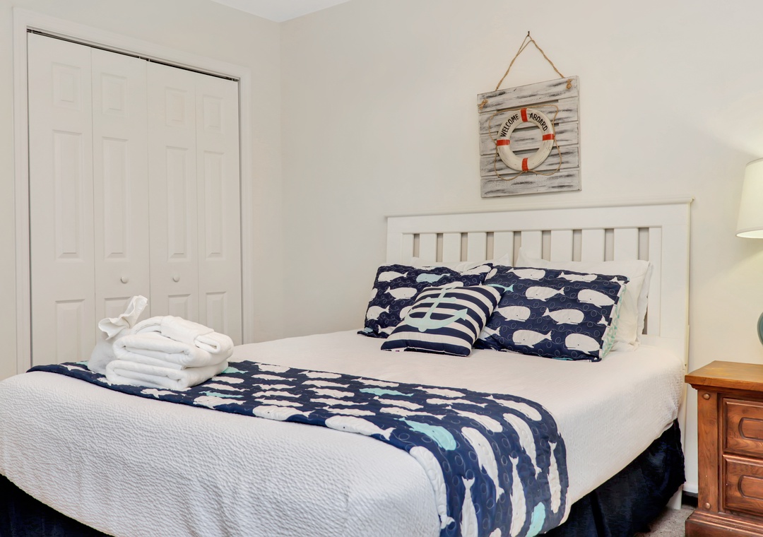 Bedroom 1 - Queen Bed