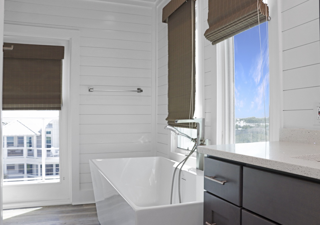 Bedroom 4 - Master Bath Tub