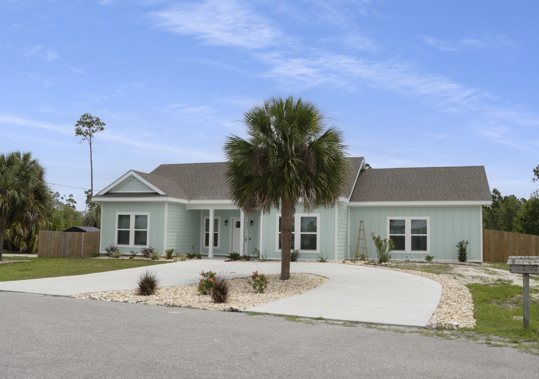 Pelican Point with Parking in Front
