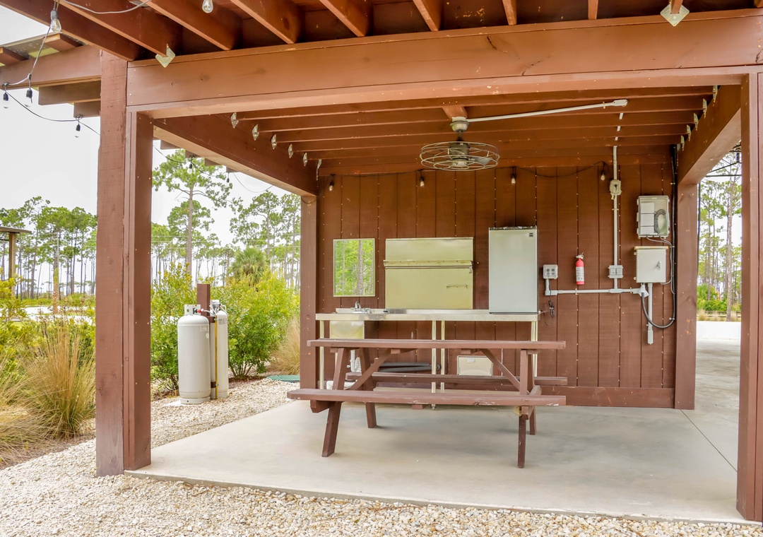 Outdoor Sink and Picnic Area