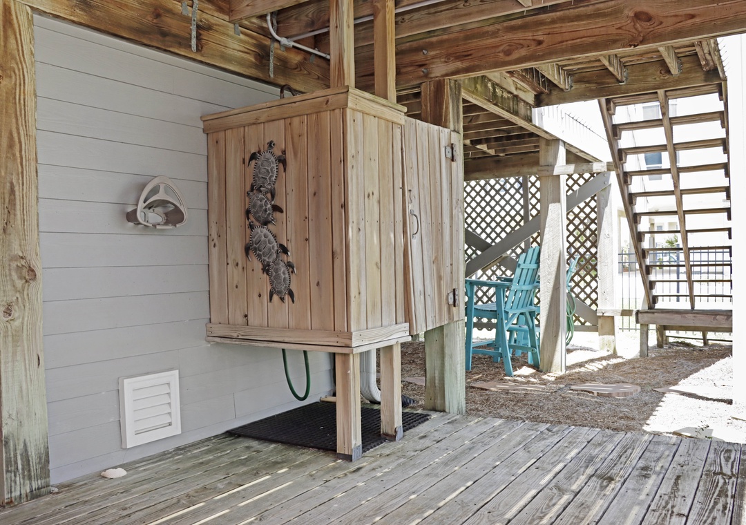 Enclosed Outdoor Shower