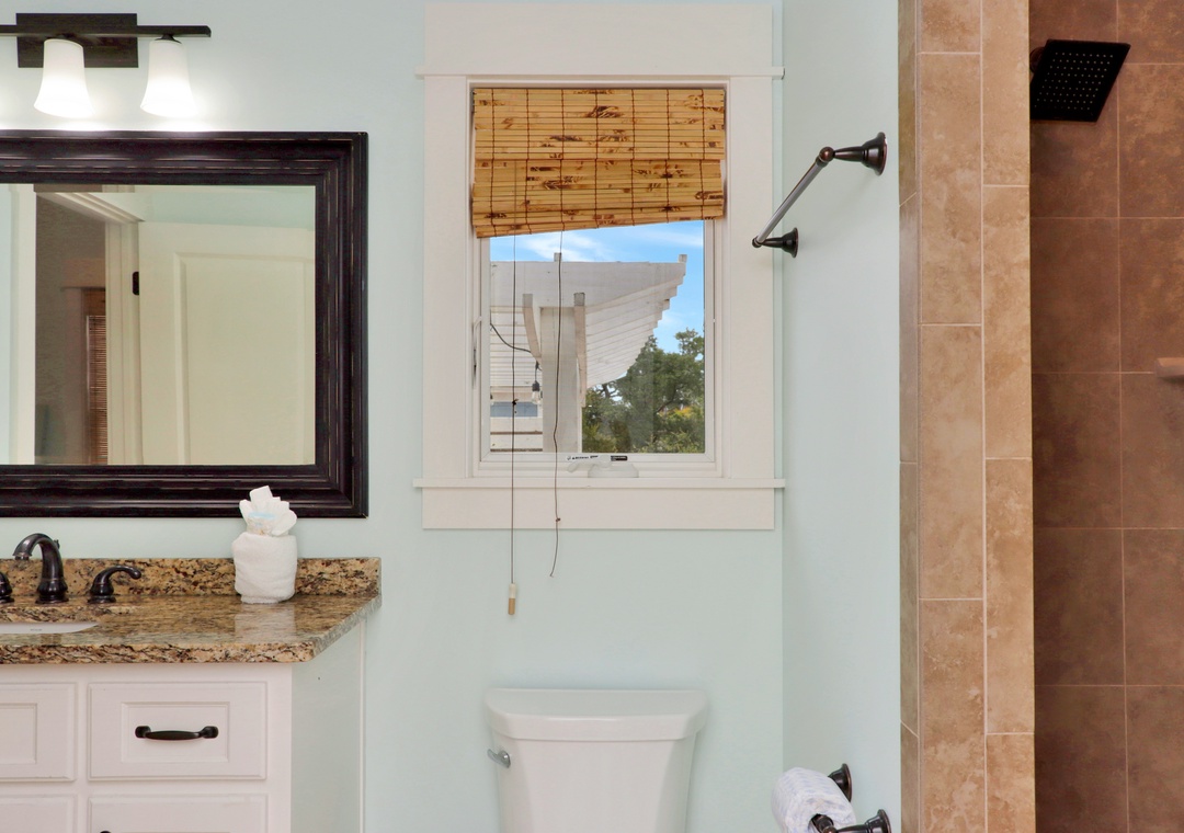 Guest Suite Full Bathroom