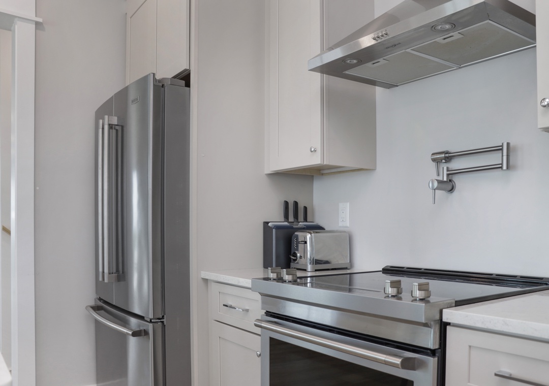 Kitchen - Pot Filler Over Oven