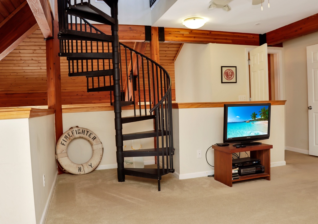 Upstairs Loft - Spiral Staircase to Top Floor