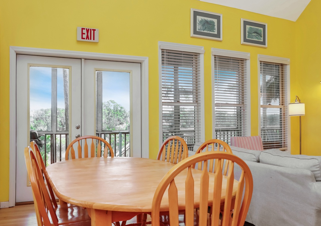 Dining with View onto Deck