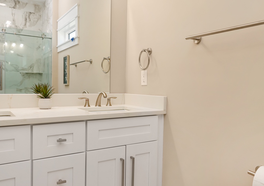 Bedroom 4 - Master Bathroom