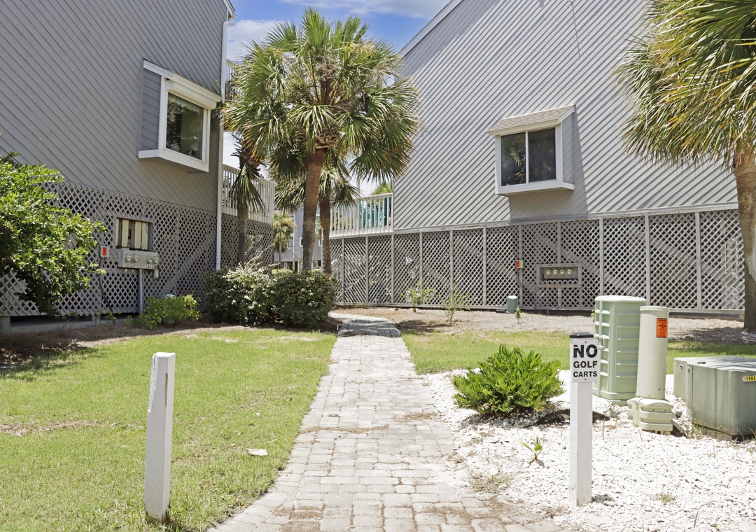 Community Walkway to Beach