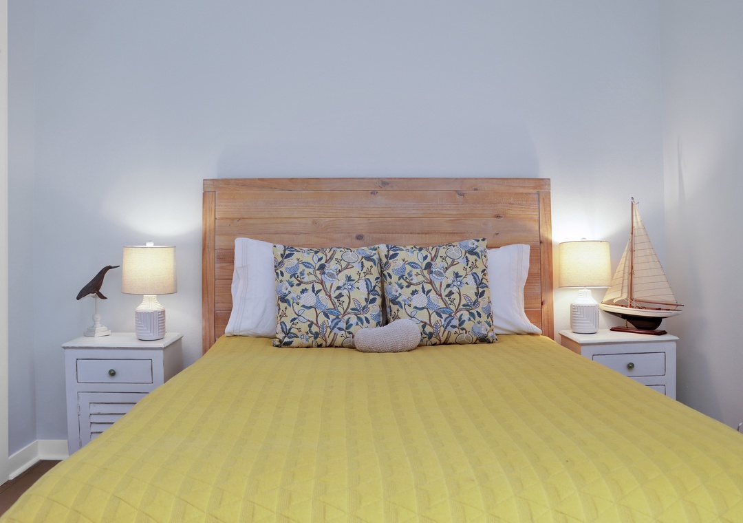 Bedroom 4 - Queen Bed