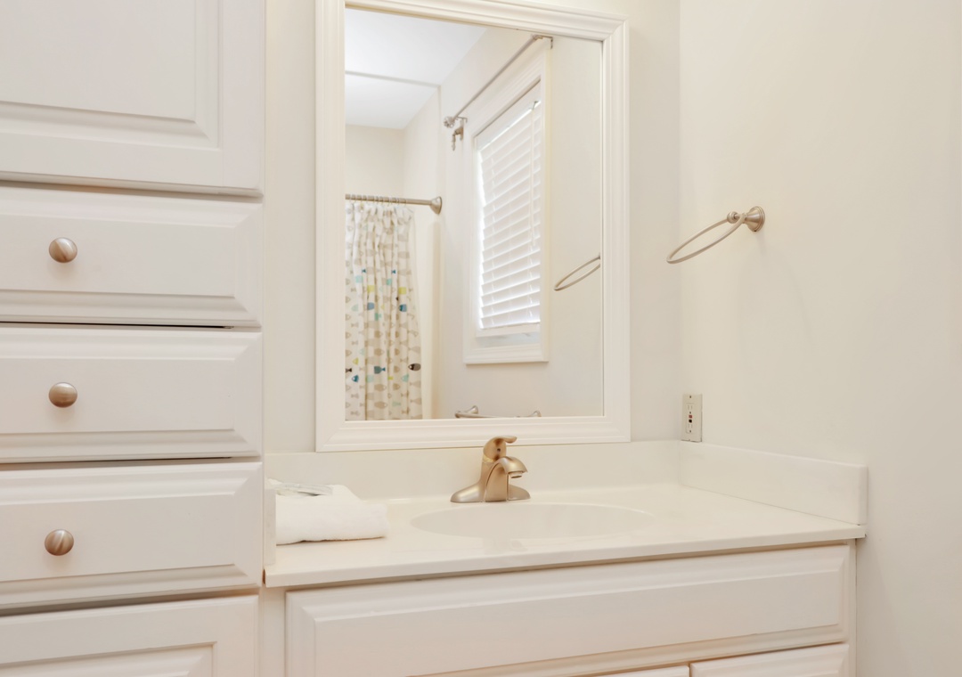 Upstairs Full Bathroom with Shower