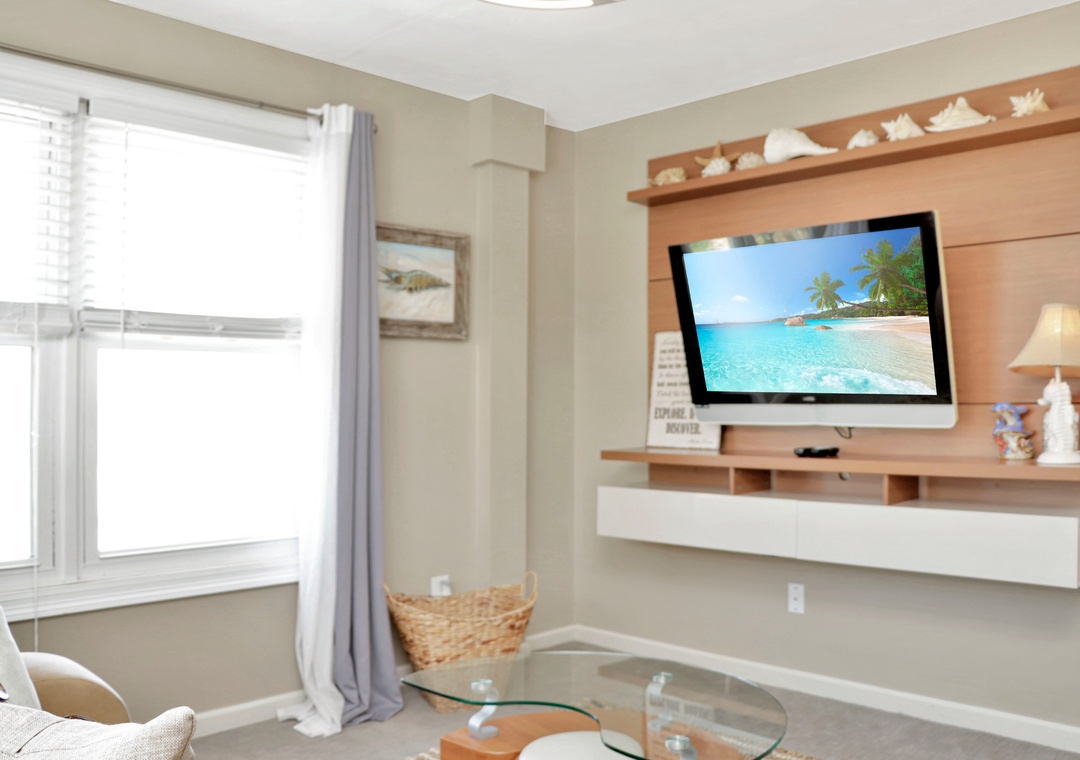 Bedroom 4 - Beach Front Sitting Room with TV