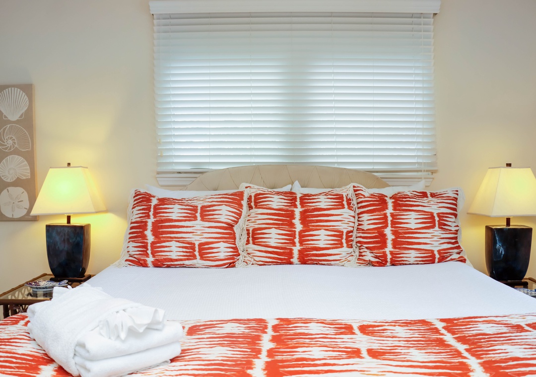 Bedroom 1 - King Bed