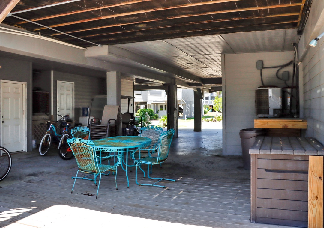 Outdoor Shower and Dining Under House