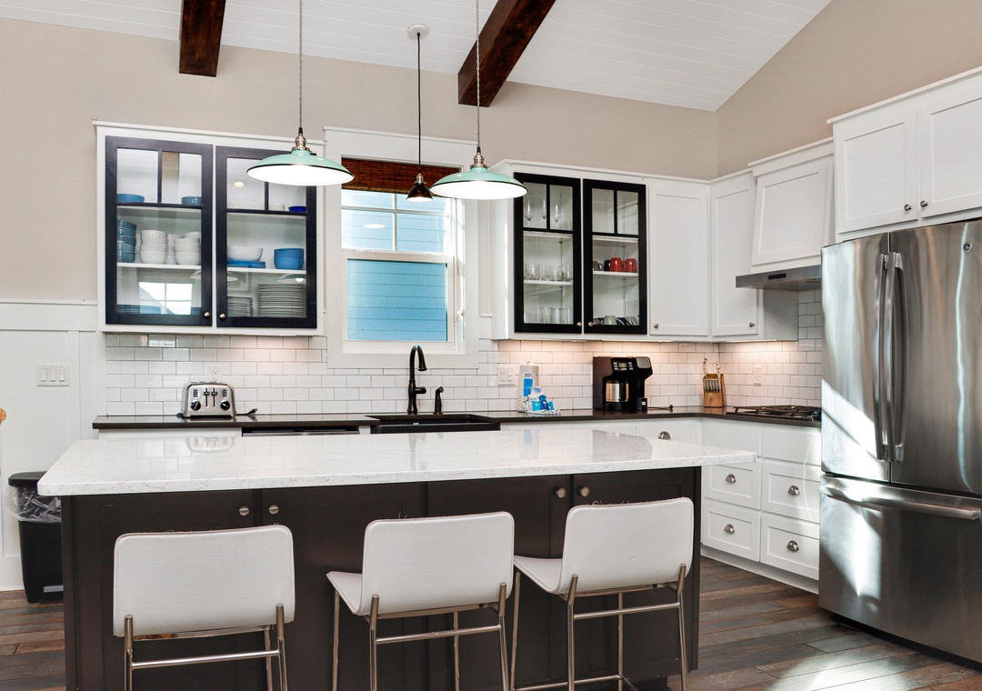 Kitchen with Bar Seating (1)