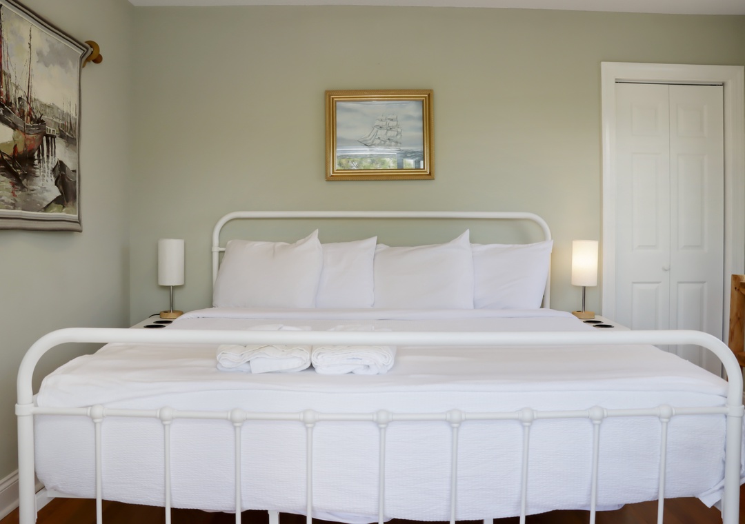 Bedroom 5 - King Bed