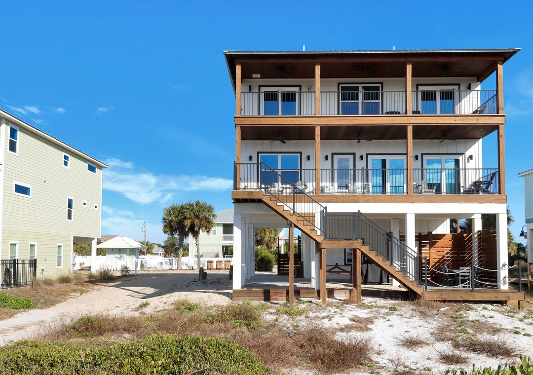 Beachside of The Lazy Turtle with Pool in Back