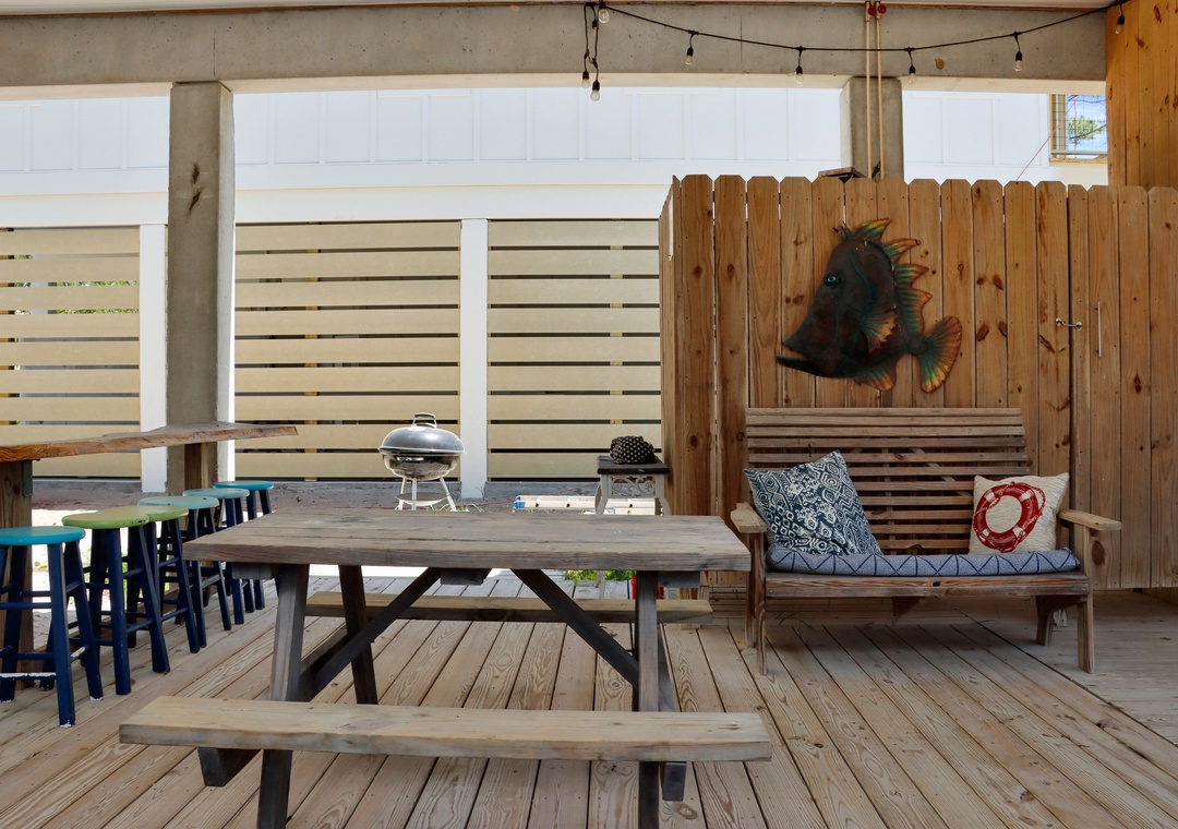 Outdoor Dining and Bar