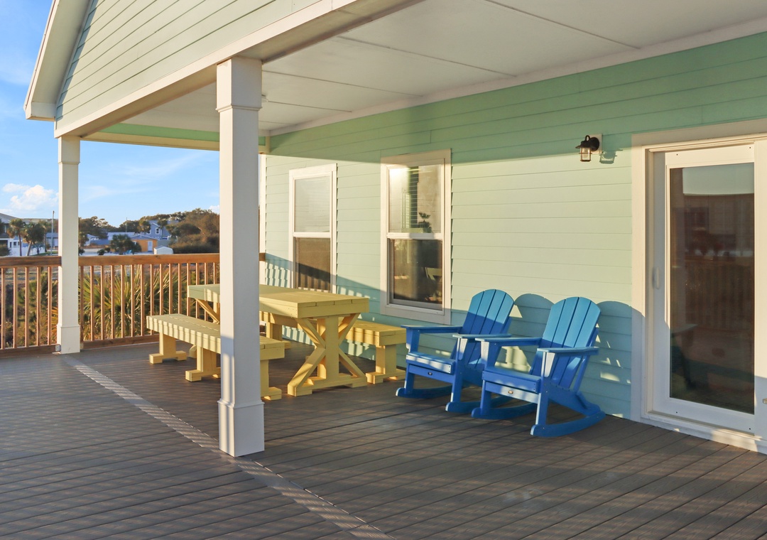 Main Level Deck with Outdoor Dining