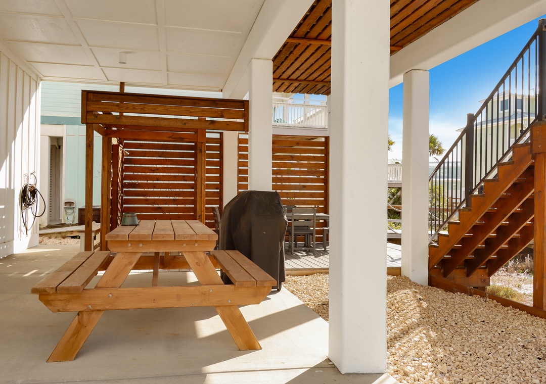 Outdoor Dining and Grilling Area