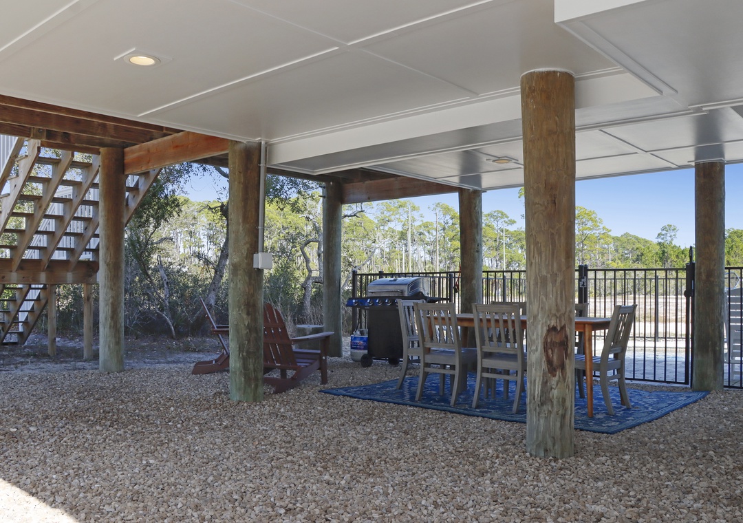 Outdoor Dining and Grilling Area