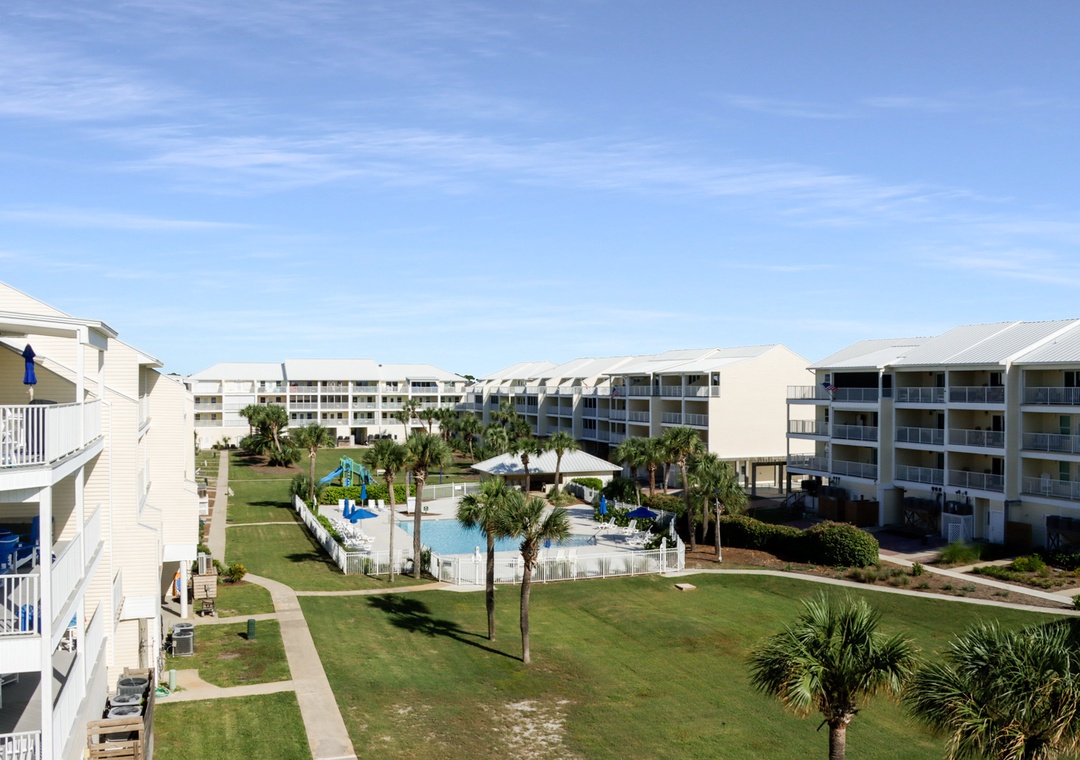 Bedroom 3 - View of Community Pool from Deck