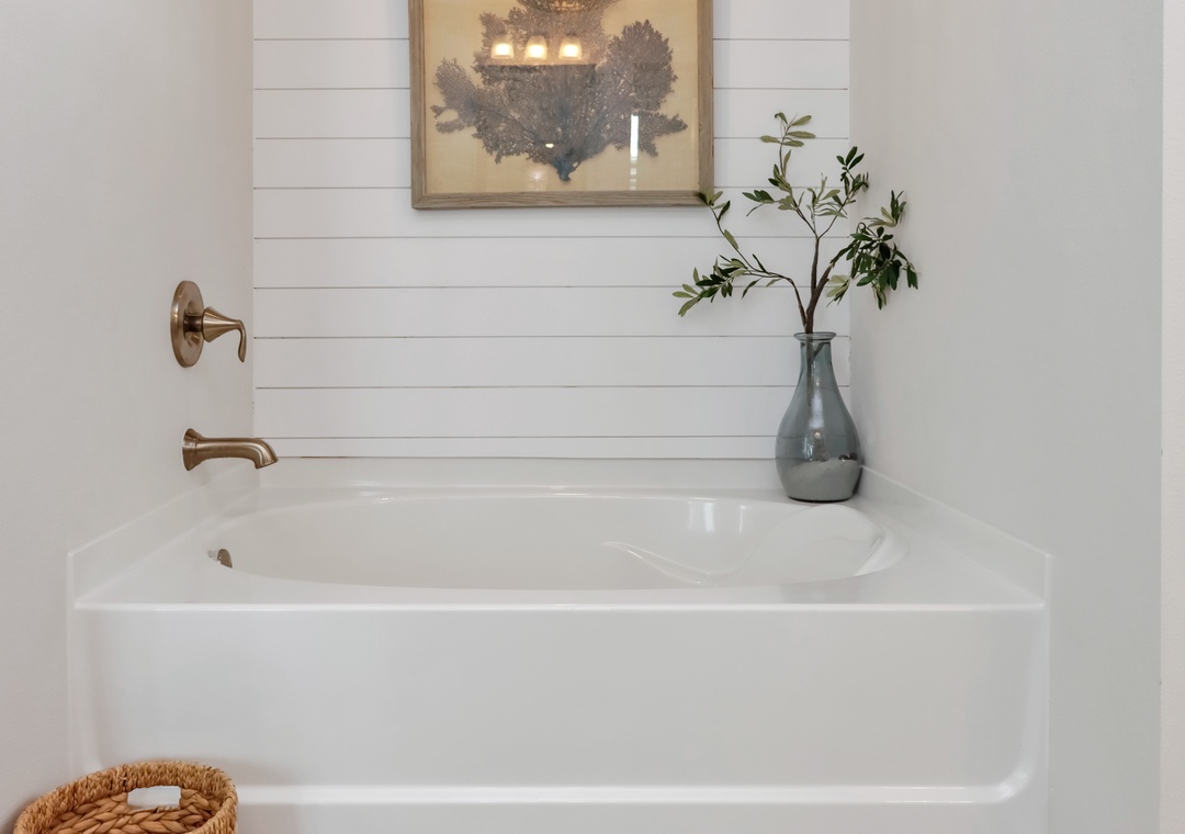 Bedroom 4- Master Bath Tub