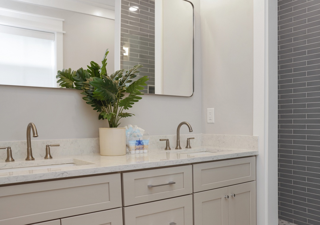 Bedroom 1 - Master Bathroom