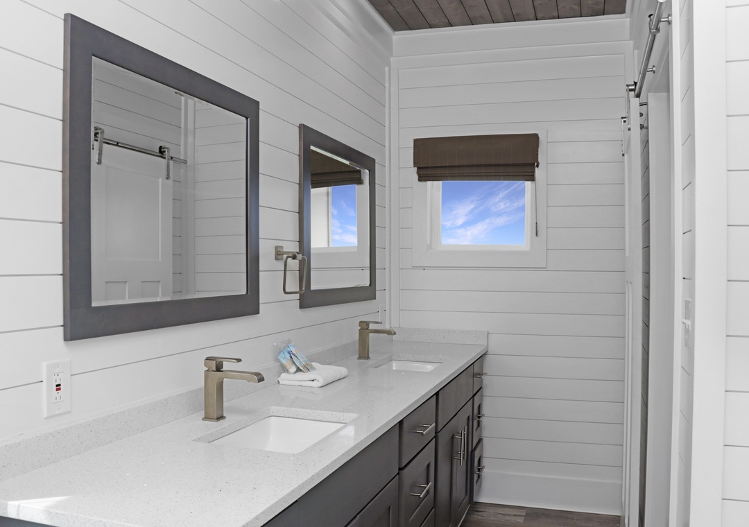 Bedroom 4 - Master Bathroom