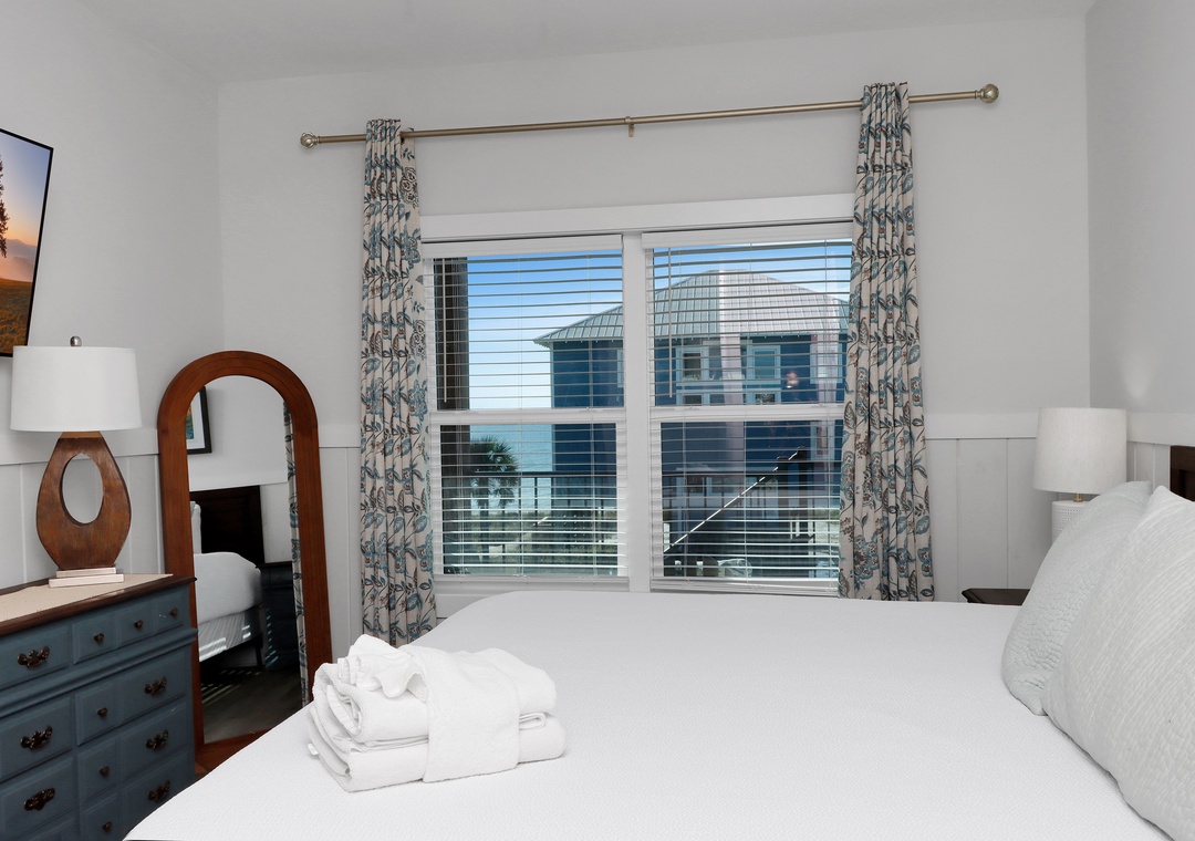 Bedroom 1 - Beach View Master Bedroom