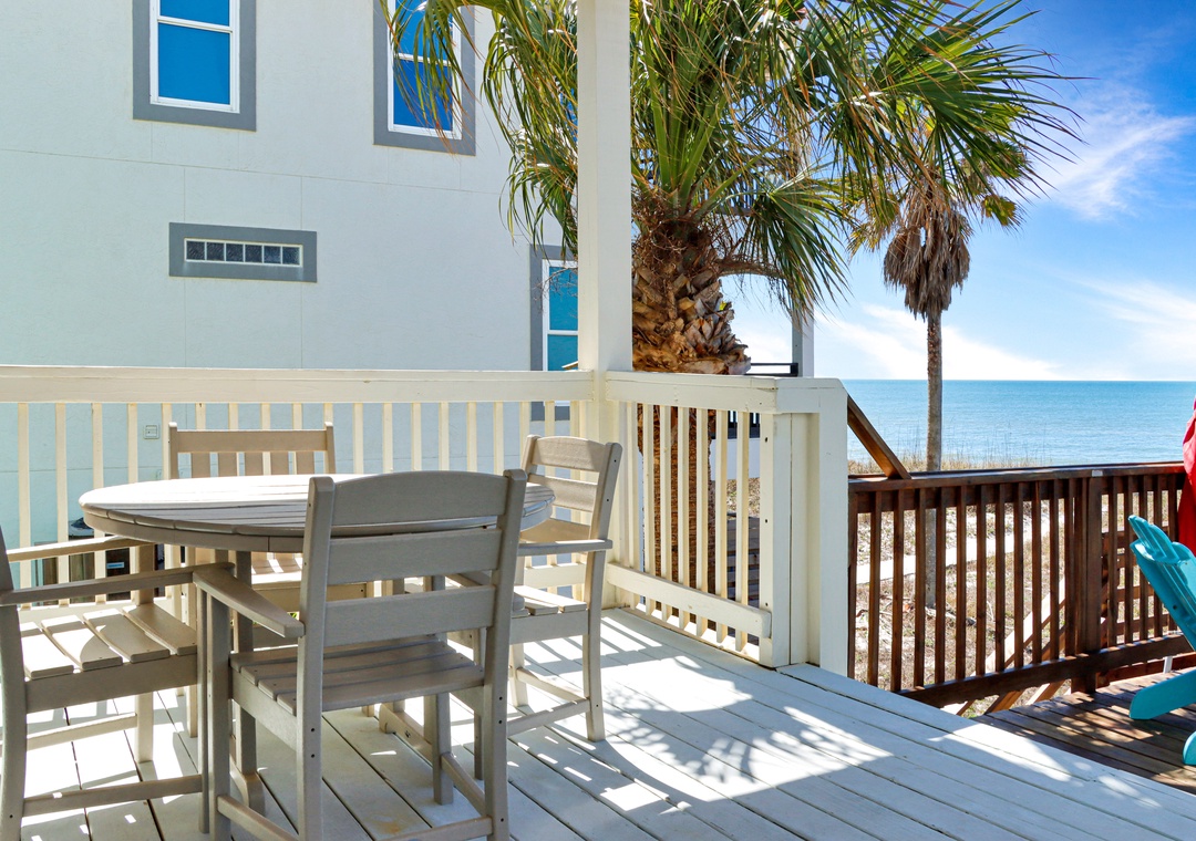 Beach Front Deck - Outdoor Dining