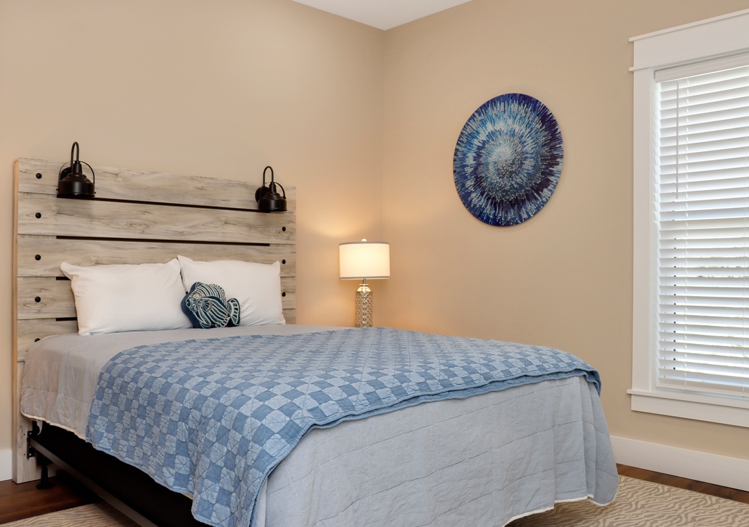 Bedroom 2 - Queen Bed