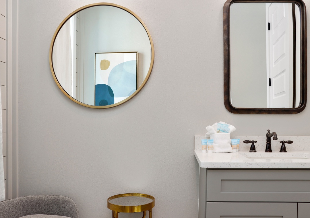 Full Bathroom - Top Floor (1)