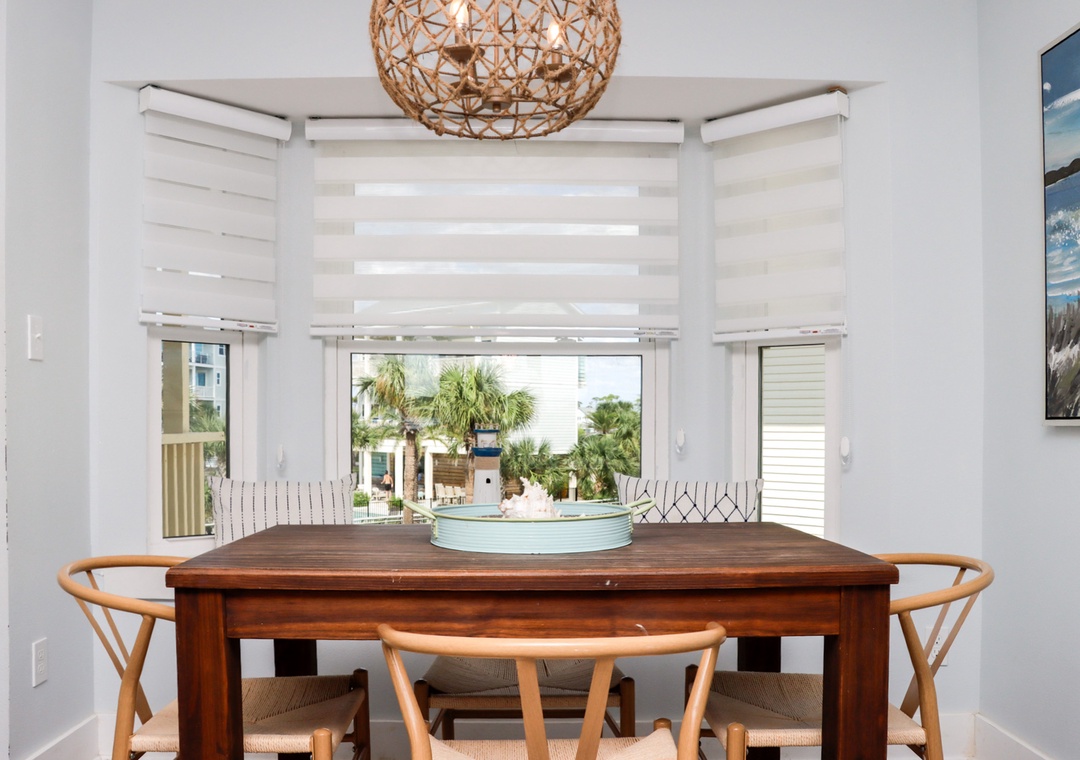 Dining Area - Breakfast Nook