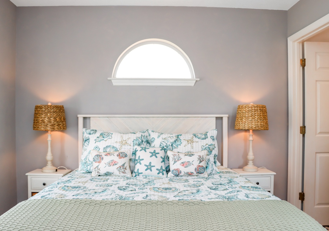 Bedroom 2 - Queen Bed