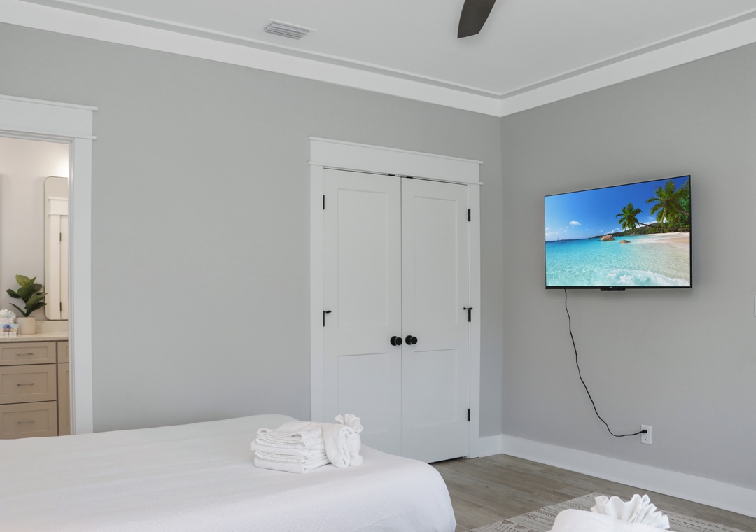 Bedroom 5 with TV