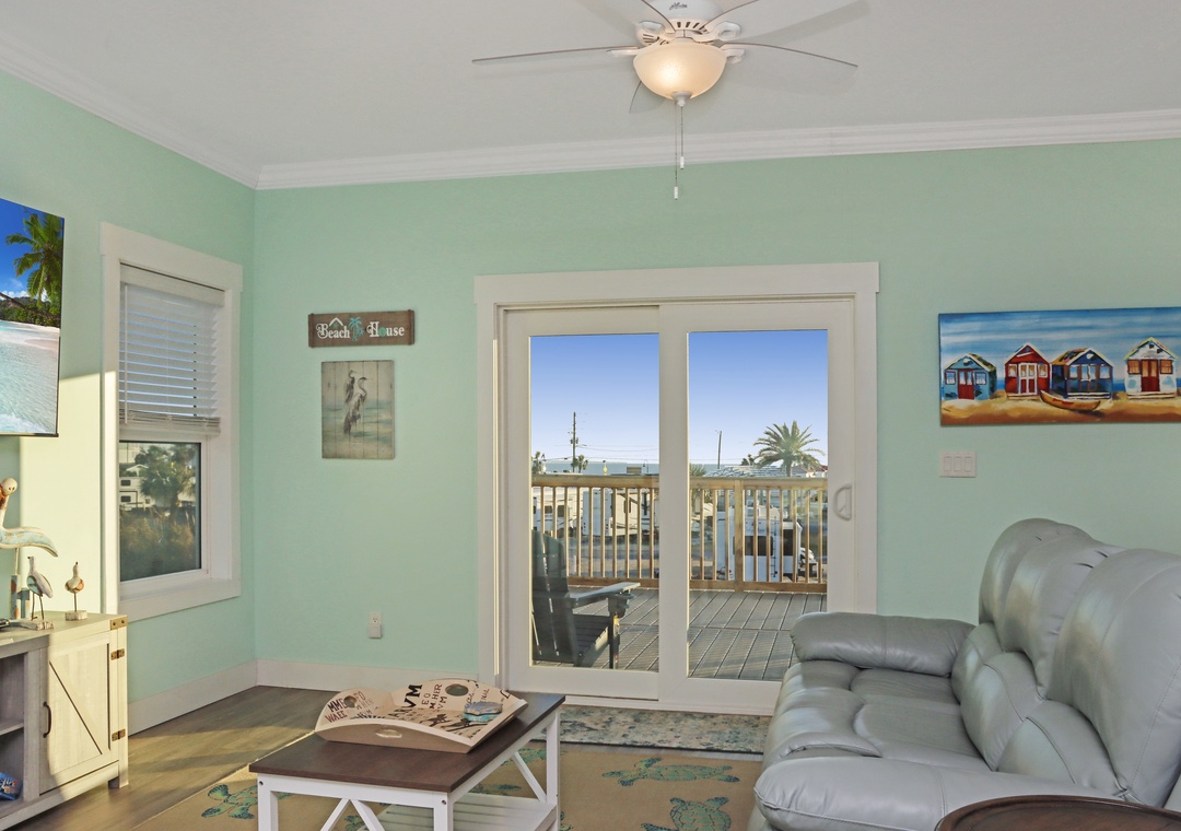Living Room - View onto Deck