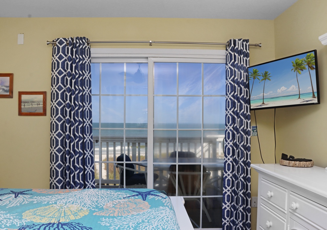 Bedroom 1 - Beach View and TV