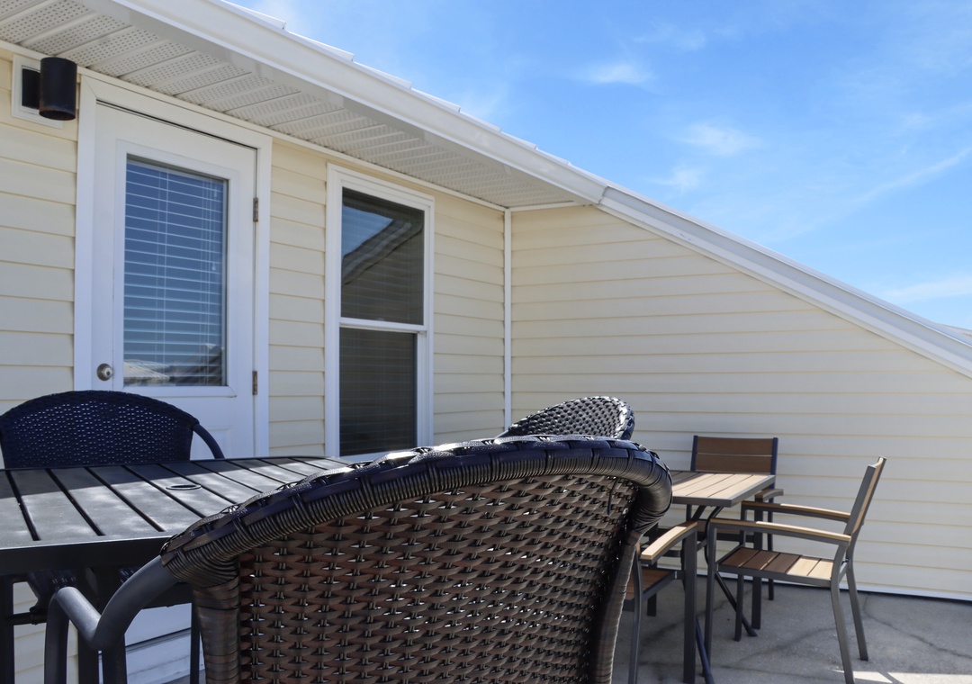 Top Floor Deck - Dining for 8