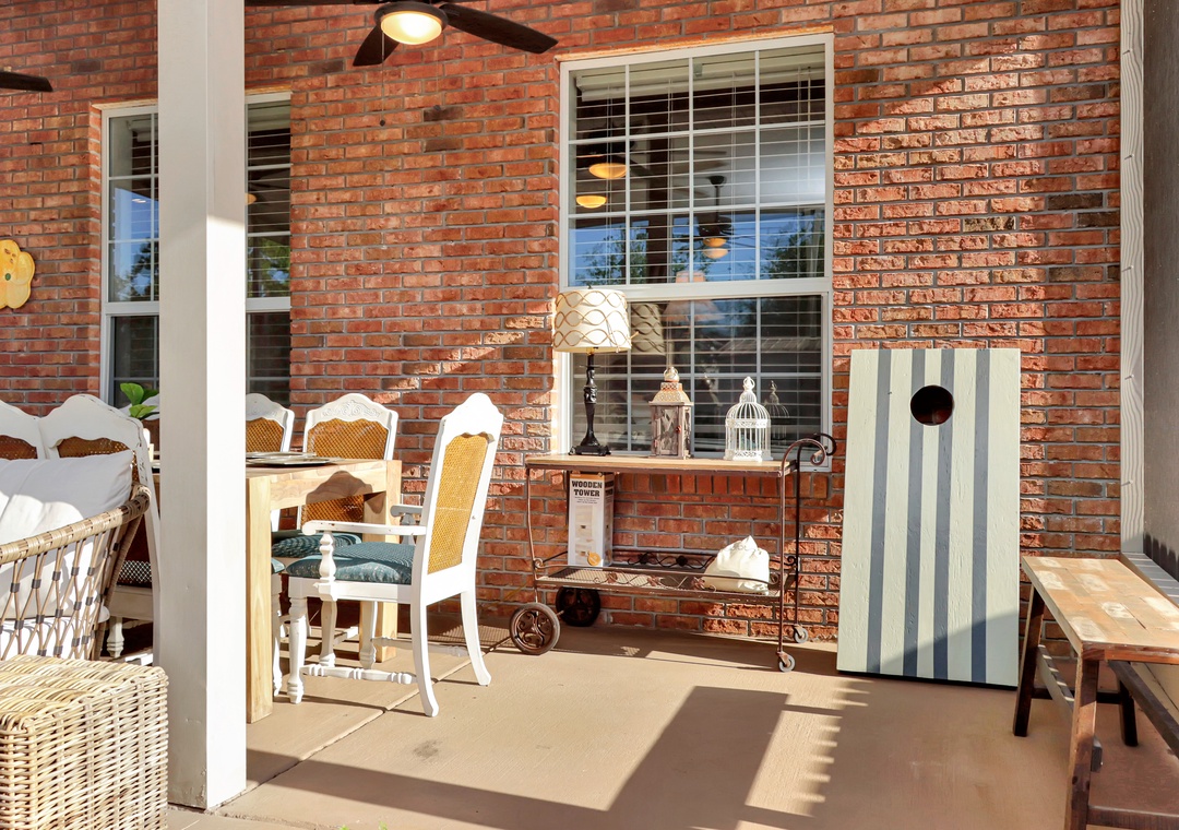 Screened Porch Entertainment