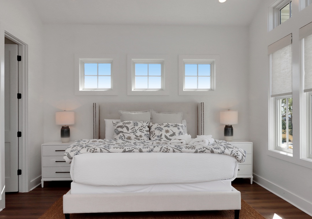 Bedroom 4 - King Bed