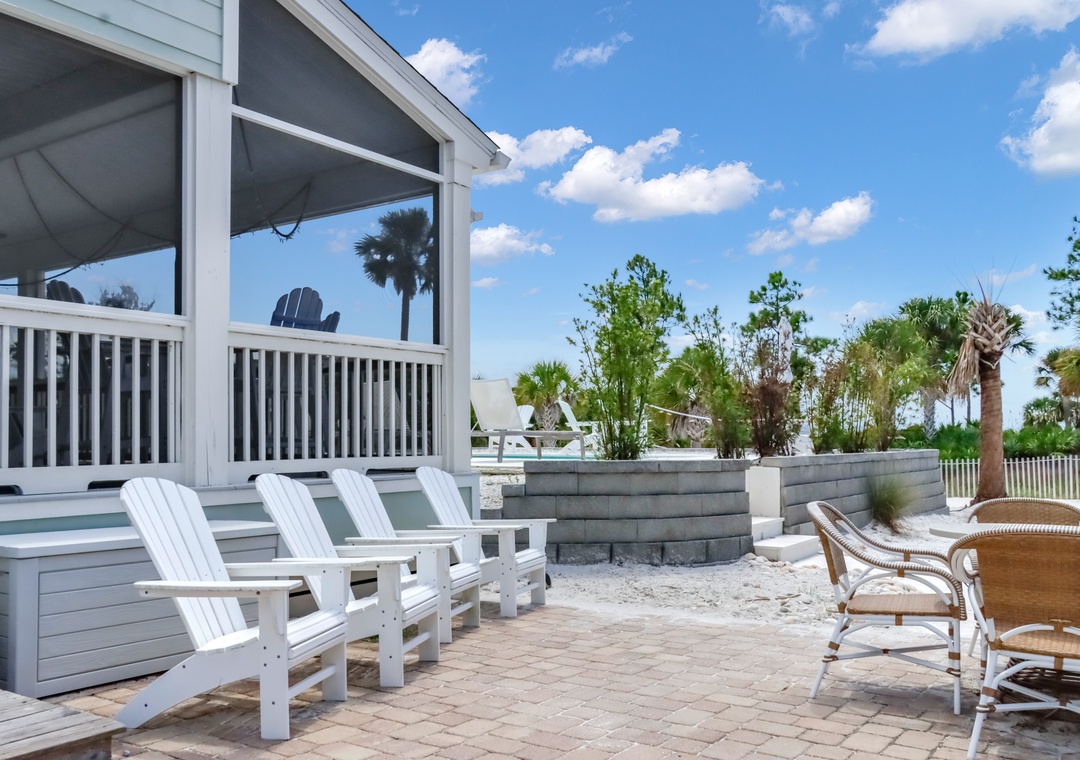 Screened Porch, Dining and Pool
