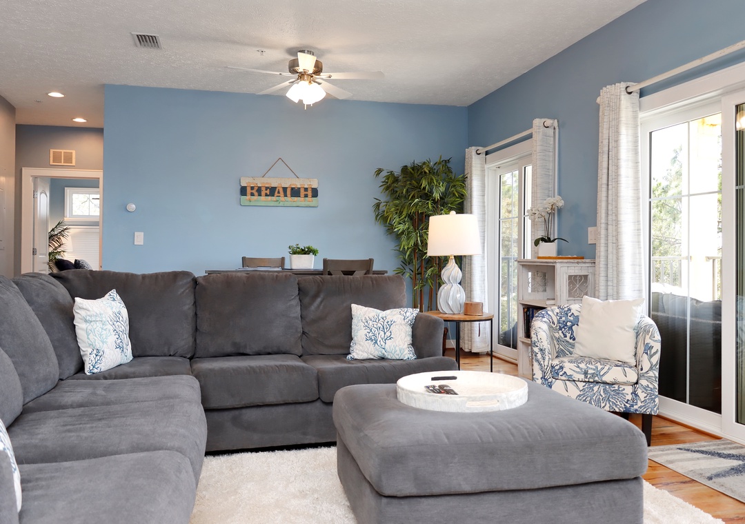 Beach Front Living and Dining Area