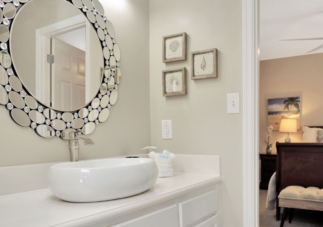 Full Bathroom 2