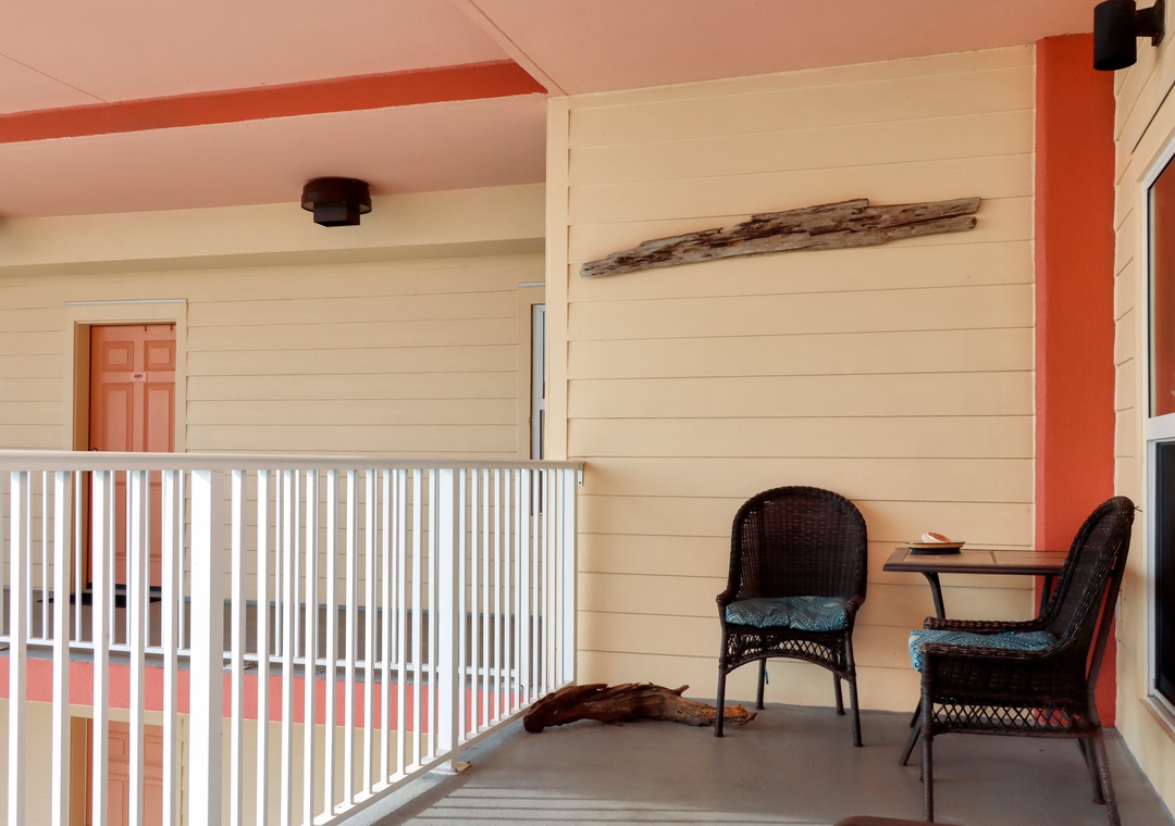 Outdoor Dining on Deck