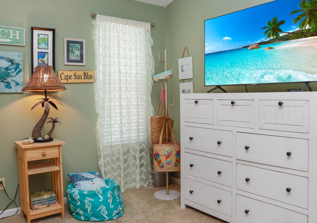 Bedroom 4 - Bunk Room TV