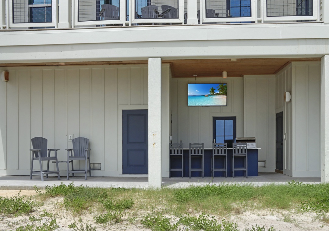 Beach Front Deck with Outdoor Bar