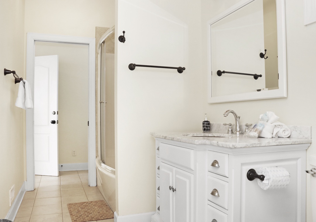 Full Bathroom Between Bedroom 1 and 2